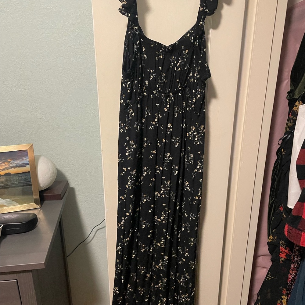 4/$25 bundle deal- Forever 21 Black Floral Dress